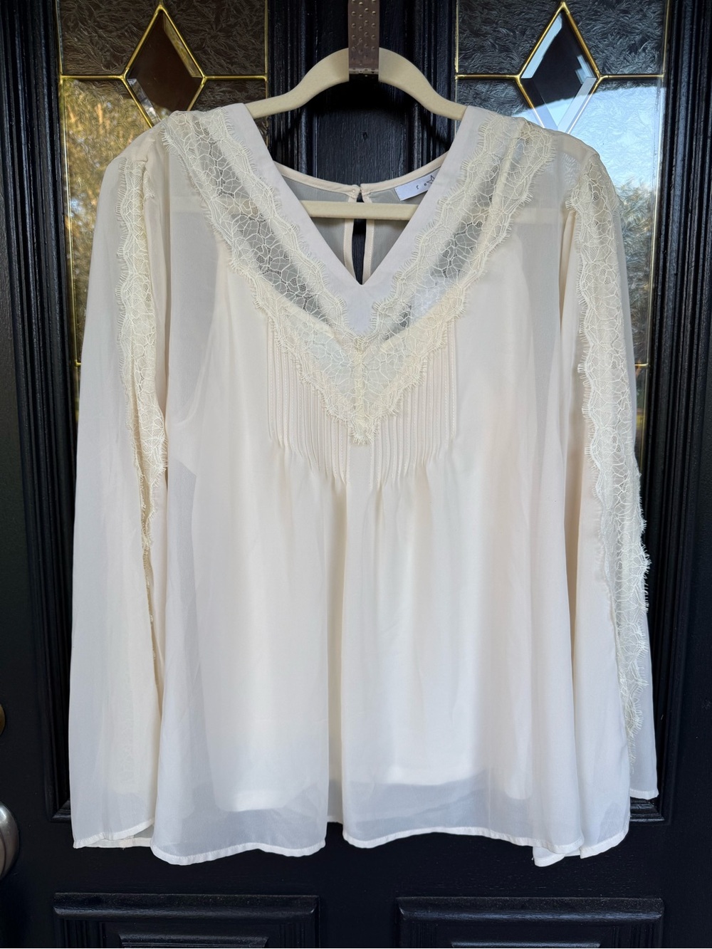 Fever Cream Lace V-Neck Blouse with Camisole - Size XL (NWT)